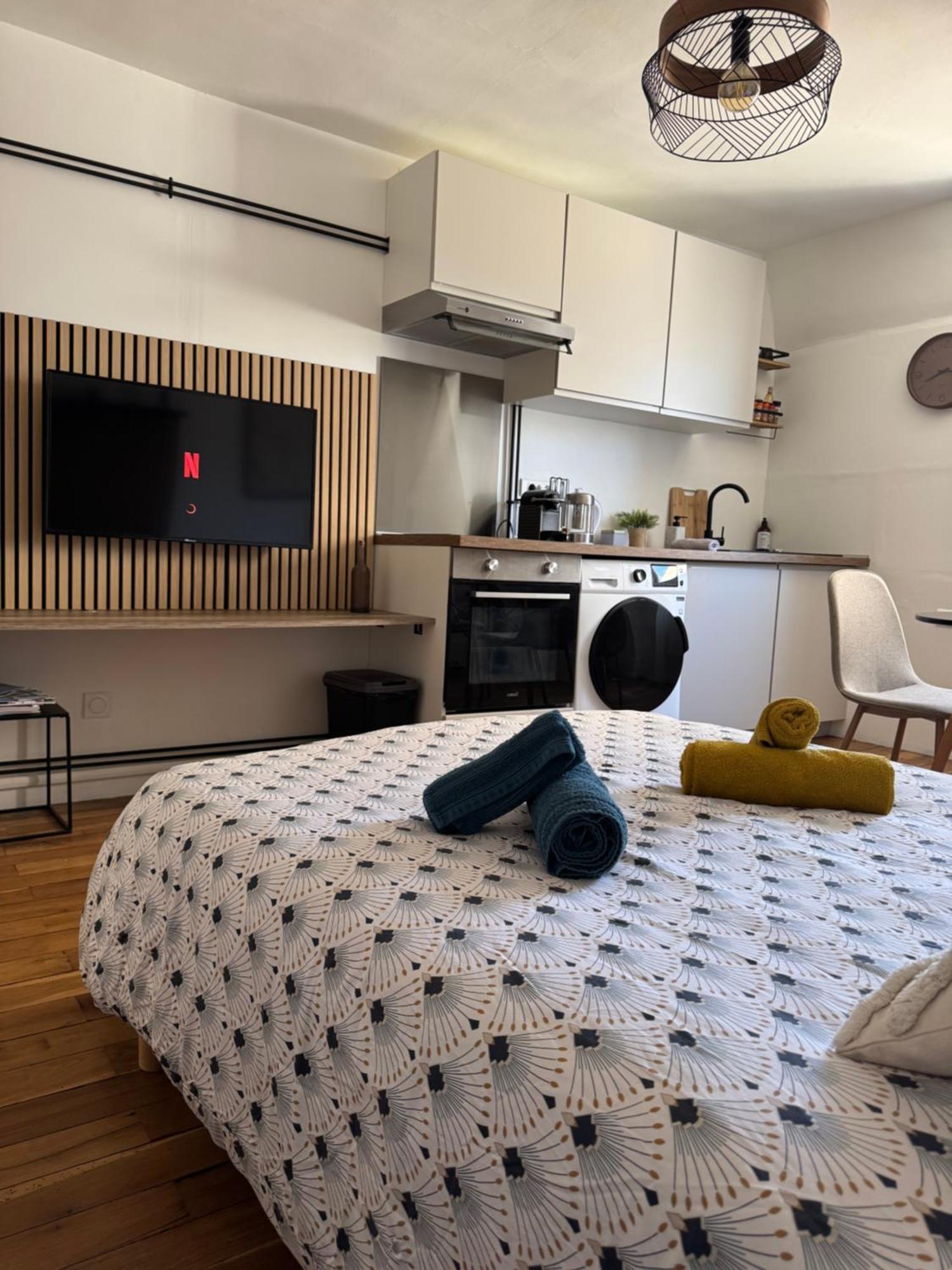 Charmant Appartement Au Coeur De بورج المظهر الخارجي الصورة