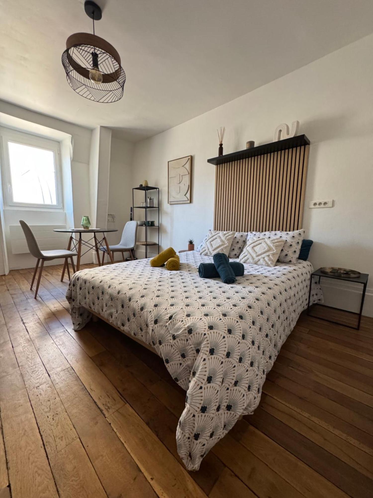 Charmant Appartement Au Coeur De بورج المظهر الخارجي الصورة