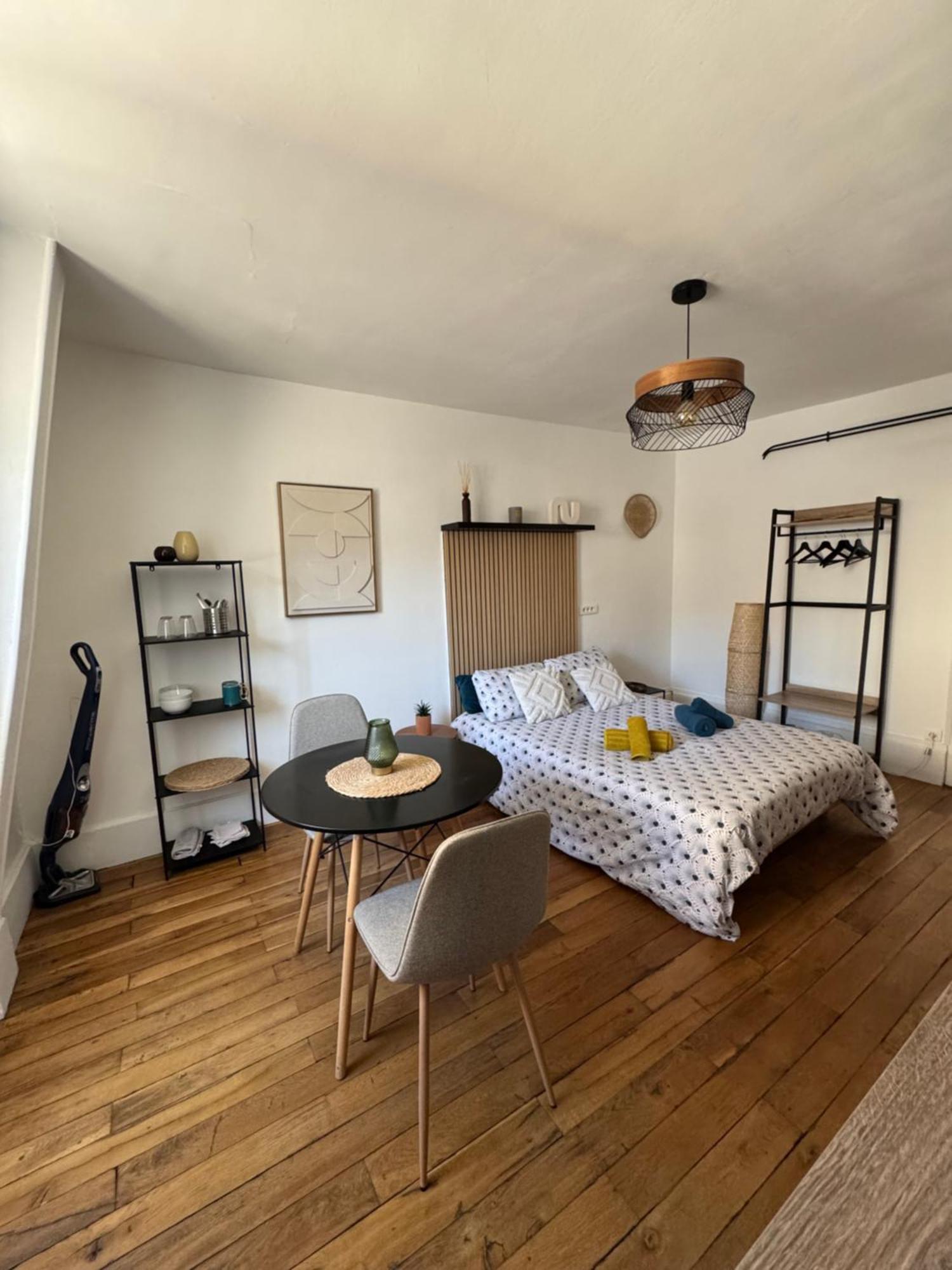 Charmant Appartement Au Coeur De بورج المظهر الخارجي الصورة