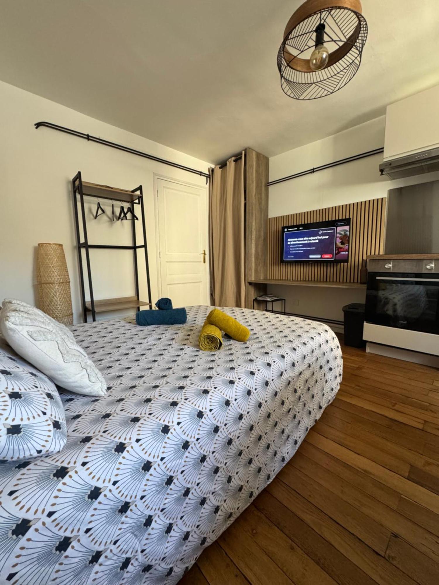 Charmant Appartement Au Coeur De بورج المظهر الخارجي الصورة