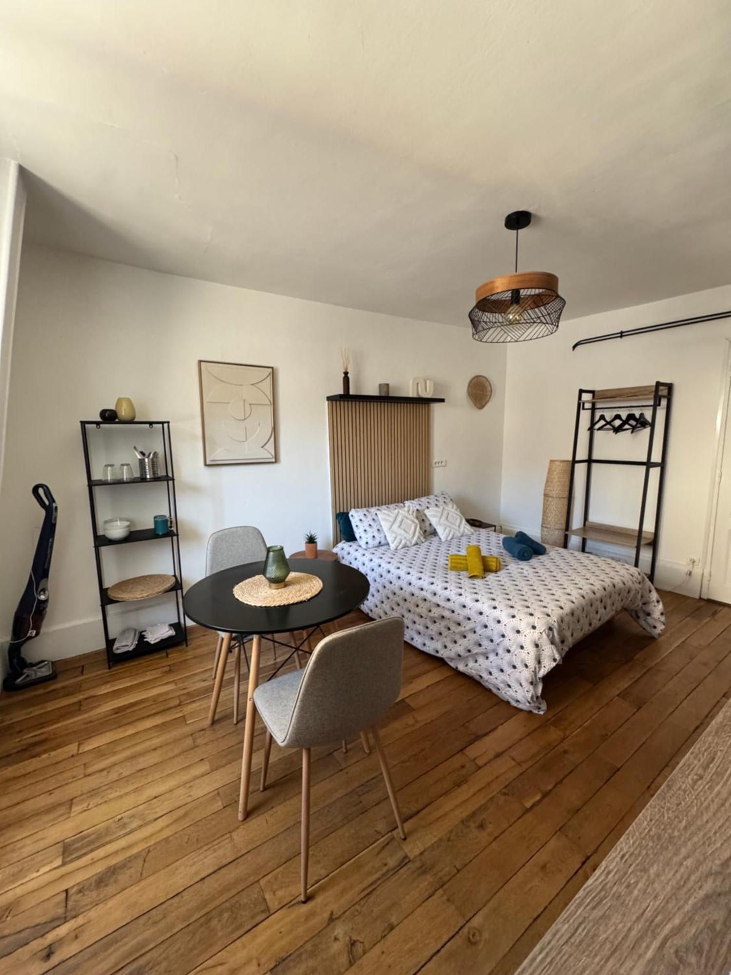Charmant Appartement Au Coeur De بورج المظهر الخارجي الصورة